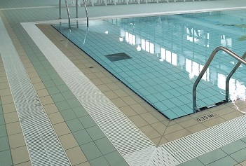 Porcelain stoneware: which tiles to choose for an inground swimming pool